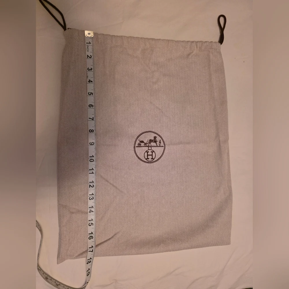 HERMÈS Beige Fabric Drawstring Dust Bag – Medium Size 18” x 14.5”